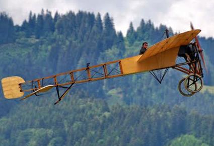   Blériot XI أقدم طائرة في العالم